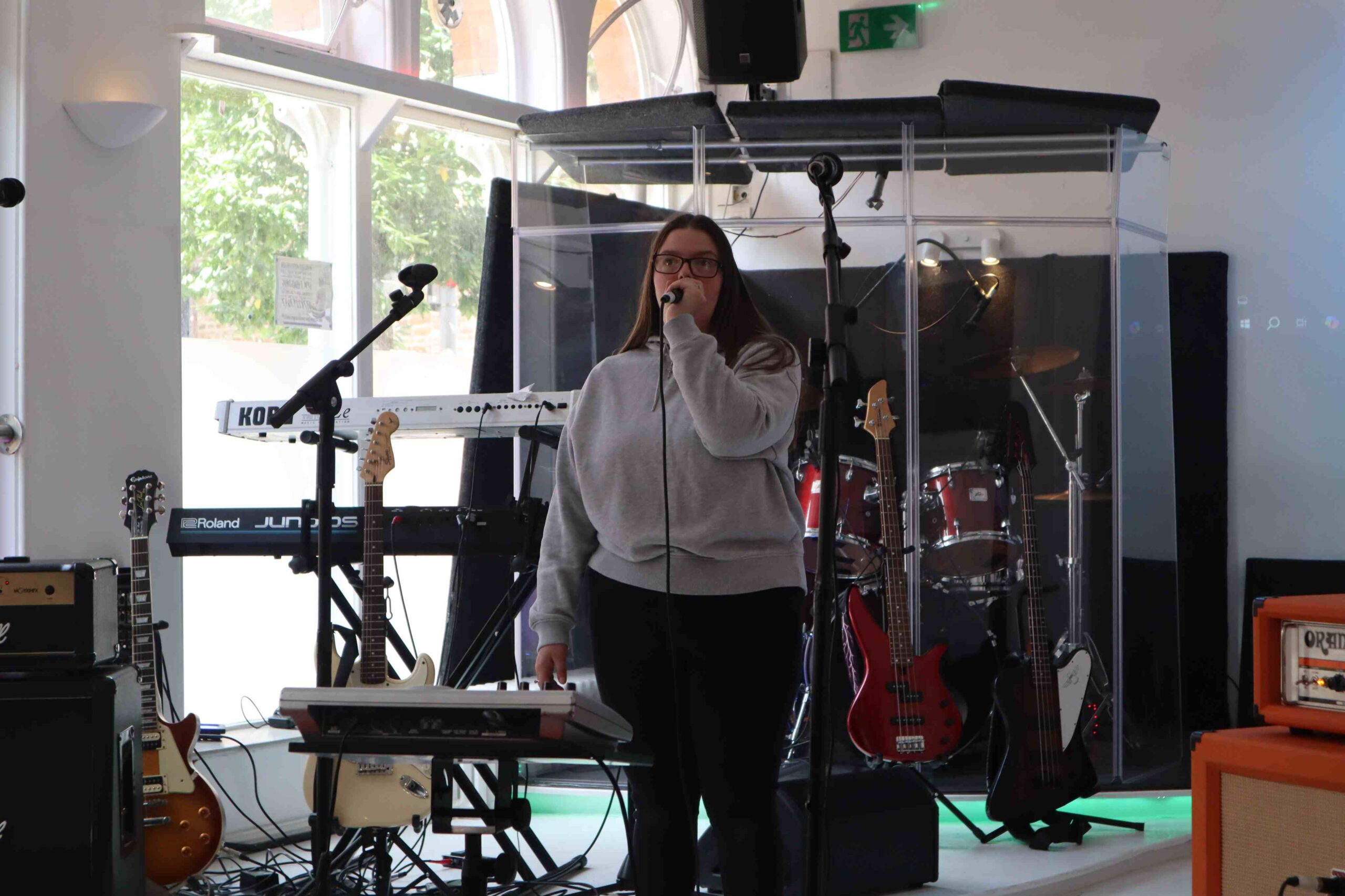 Odell Eady sings into microphone at Northampton Music Festival.